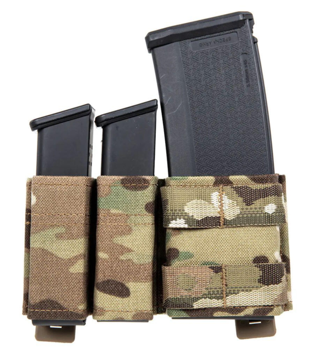 Denne airsoft magasin lomme er lavet til at kunne holde på 2x 9mm pistol mags og 1x 556 magasin