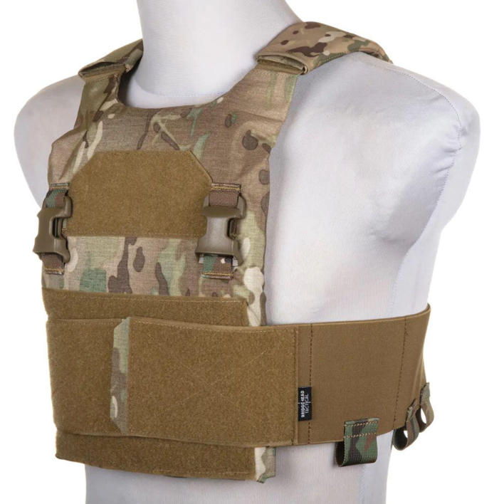 Denne plate carrier kommer med en lille front lomme der kan sættes fast med velcro