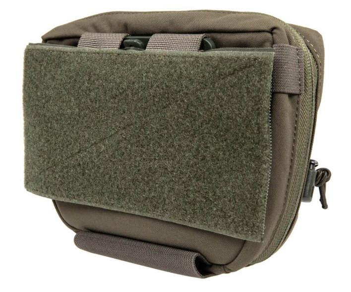 Denne pouch monteres på ens vest/chest rig med velcro